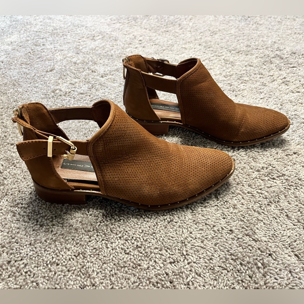Steven by Steve Madden women’s brown closed toe shoe 7.5